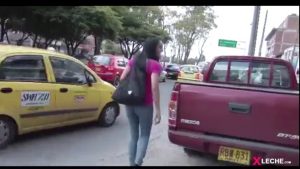 Colombiana pamela paga su deuda con chimba