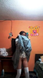 Chiquilla del colegio a mostrar culo estudiante latina