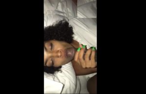 Morena sabe comerse la polla de su negro