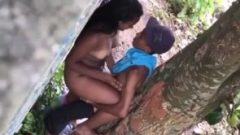 Dominicana brechada singando debajo del puente