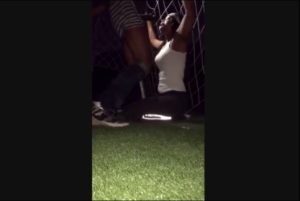 Negra mamadora sin manos