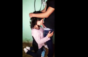 Puta chica de Bogotá Colombia- Sus amigos la hacen mamar