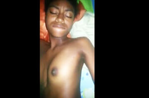 Haitiana con mucha ganas de esa enorme verga del dominicano