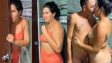 Espiando Al Primo en la Ducha Con Mucha Ganas De Follarlo