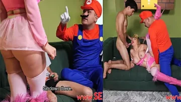 Mario Bros Invita Al chamaco 18 años Virgen a Follar a la Pricess