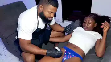 Black girl gets hot with tattoo artist and gets him to fuck her