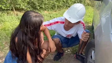 Pide ayuda pero el va con otra intenciones xxx