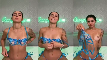 Jean Grey Bianca encantado con su pequeñas tetas