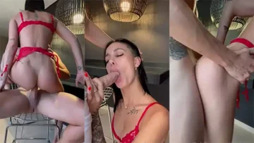 Delgada sexy le da regalo de cumpleaños a su novio con lencería